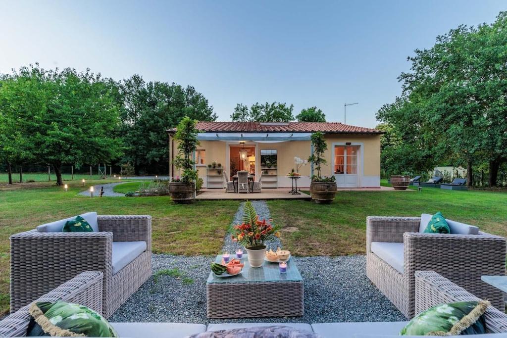 לוקה Villa Bassotta, A Charming Cottage מראה חיצוני תמונה