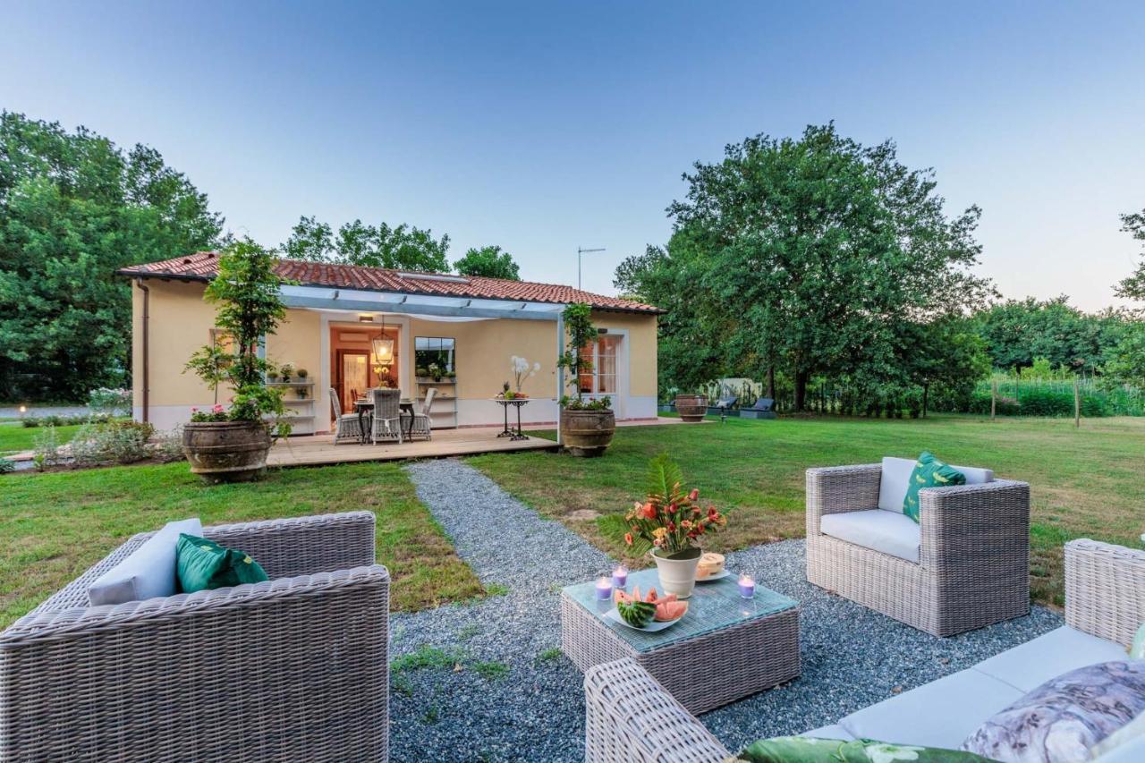 לוקה Villa Bassotta, A Charming Cottage מראה חיצוני תמונה