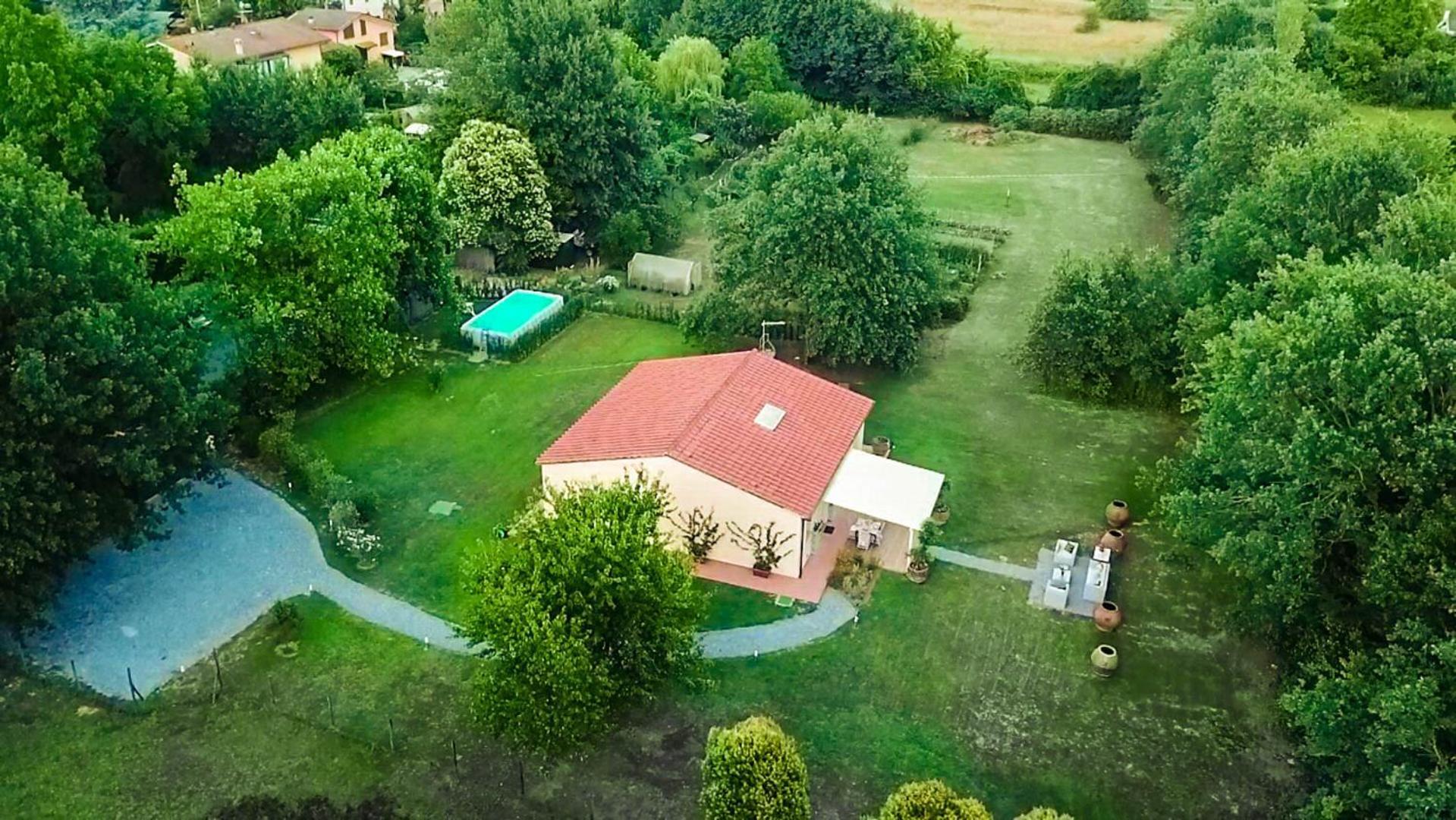 לוקה Villa Bassotta, A Charming Cottage מראה חיצוני תמונה